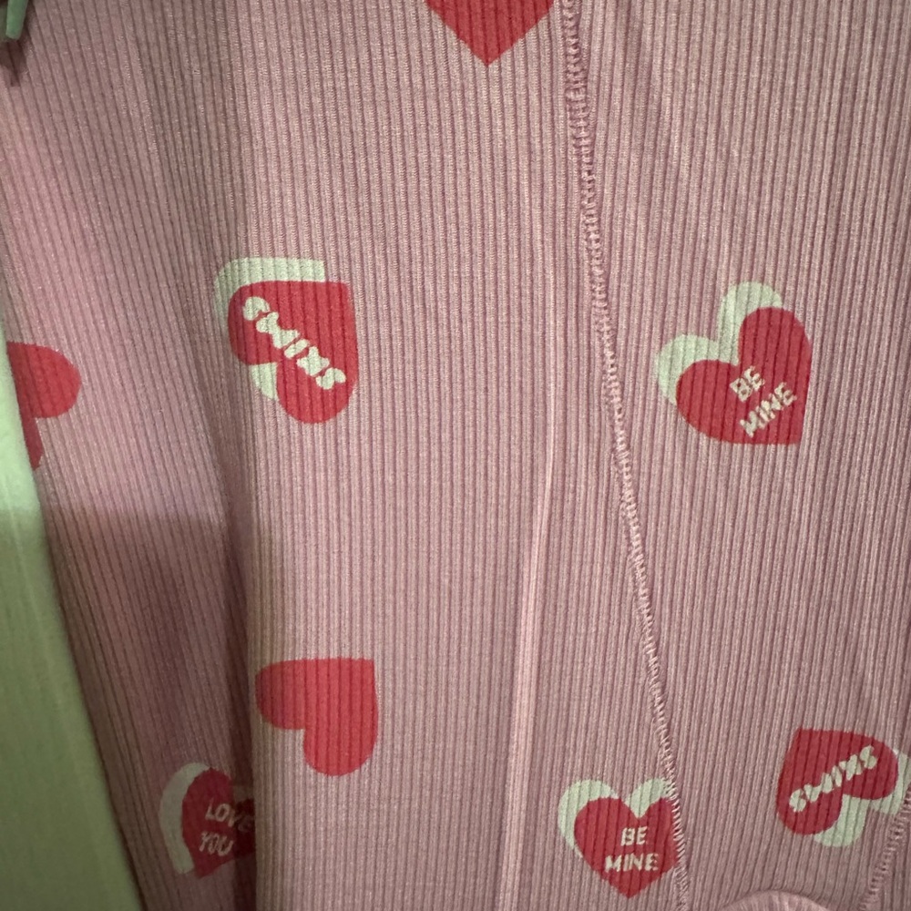 Skims - *LE* Valentines Day legging (petal print 💕) - Picture 6 of 6